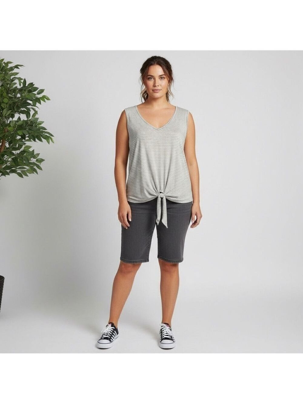 Wilde Women’s light gray & White Striped Tie-Front Tank Top 1Xnew with tags